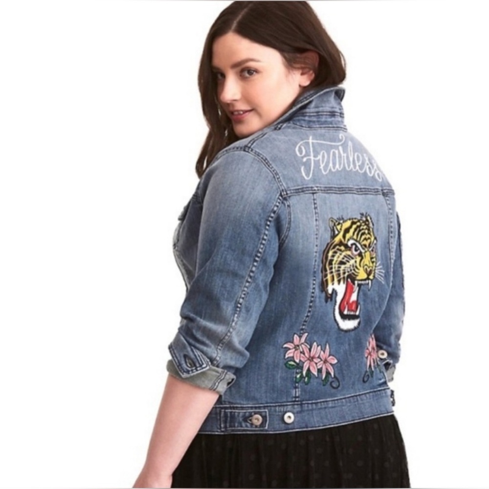 TORRID EMBROIDERED “FEARLESS” TIGER DENIM JACKET – SIZE 4 (26)